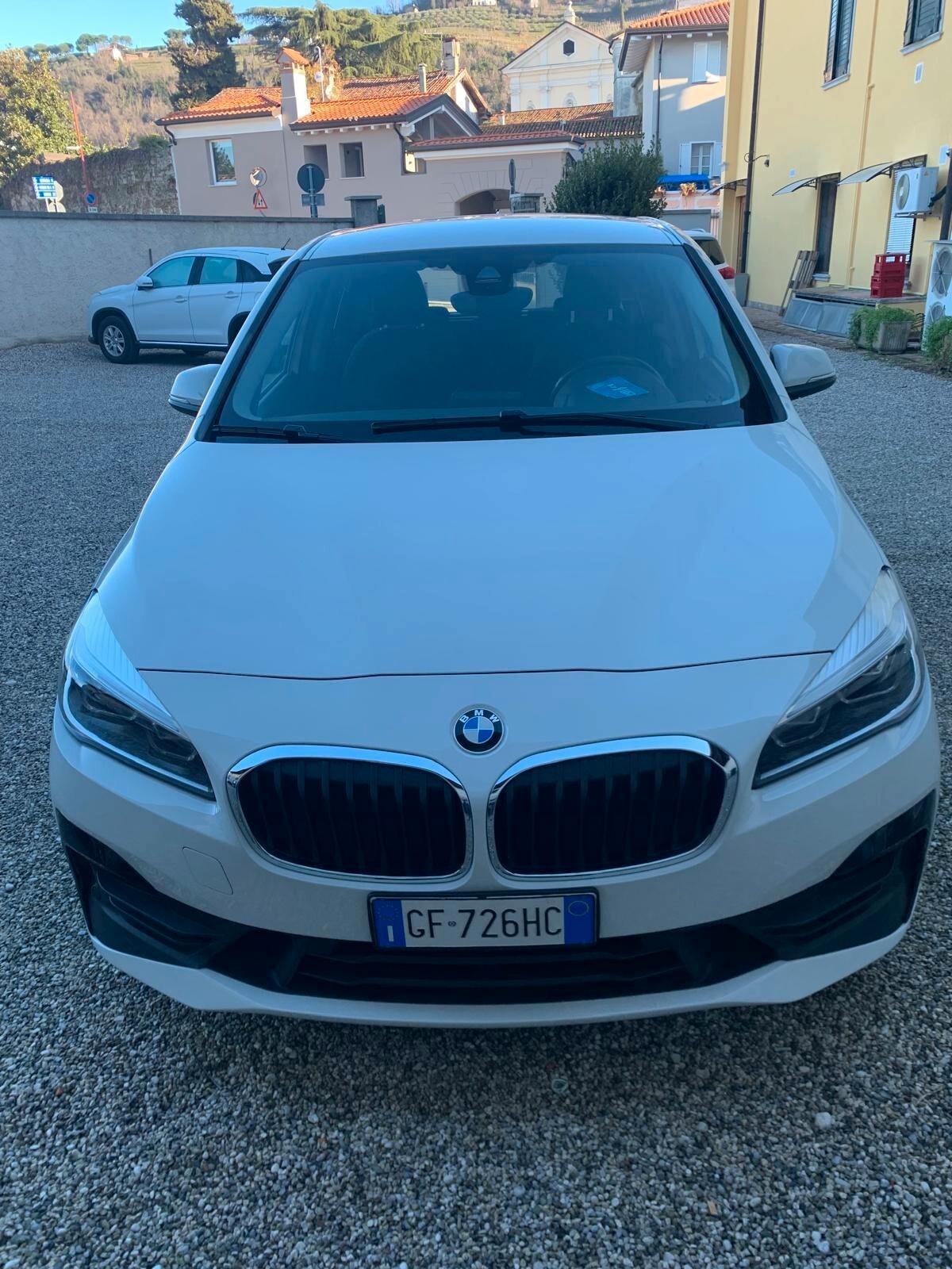 Bmw 2er Active Tourer 218 d Active Tourer Business aut.