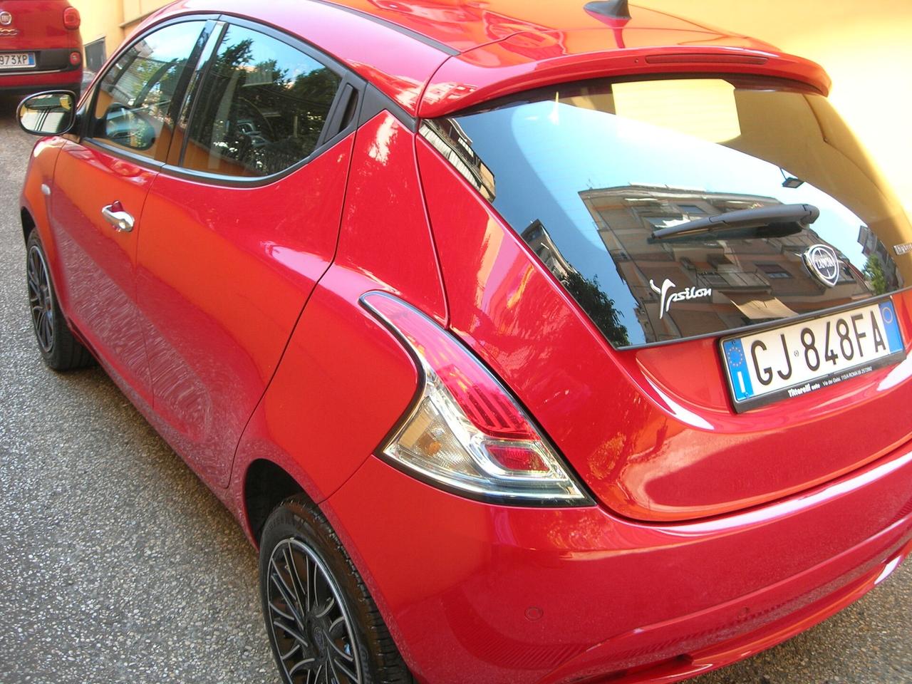 Lancia Ypsilon 1.0 FireFly 5 porte S&S Hybrid Ecochic Gold