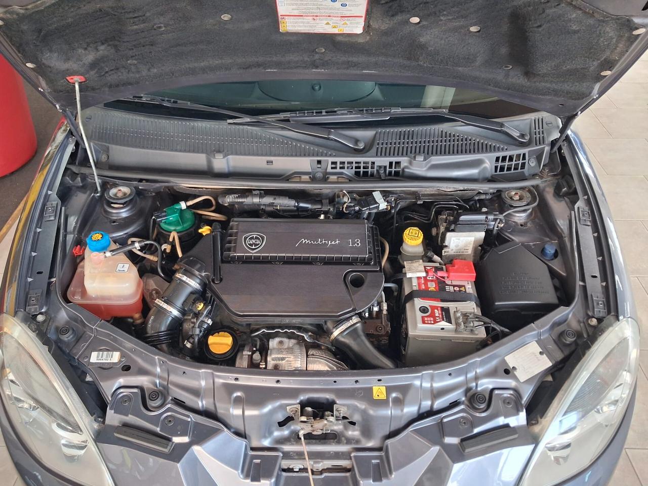 Lancia Ypsilon 1.3 MJT 75 CV Unyca