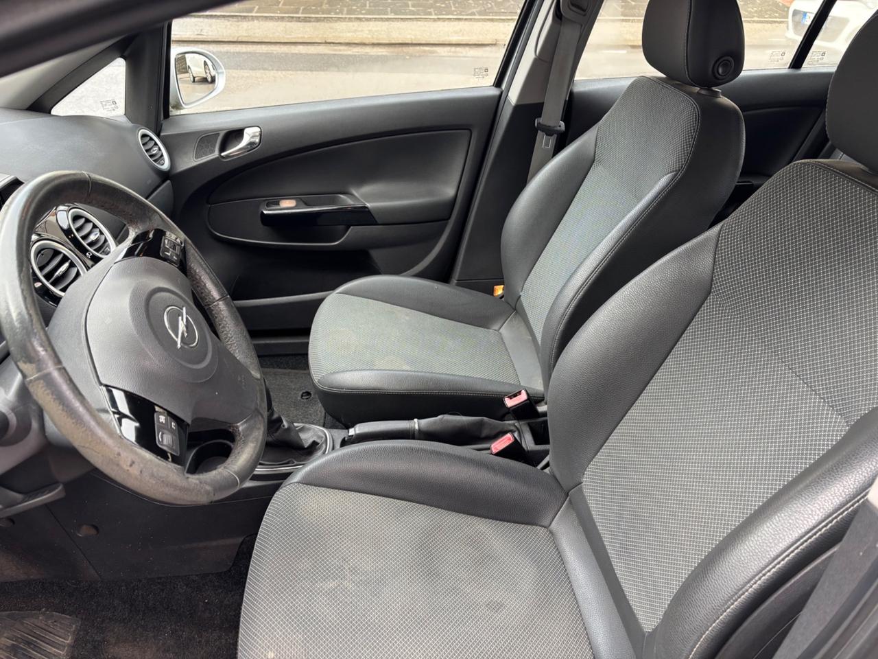 Opel Corsa 1.4 16V 5 porte Cosmo