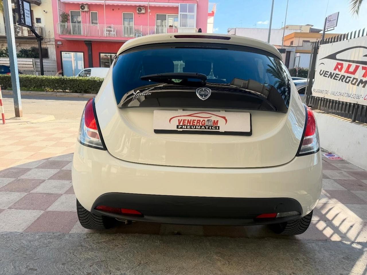 Lancia Ypsilon 1.2 69 CV 5 porte S&S Gold