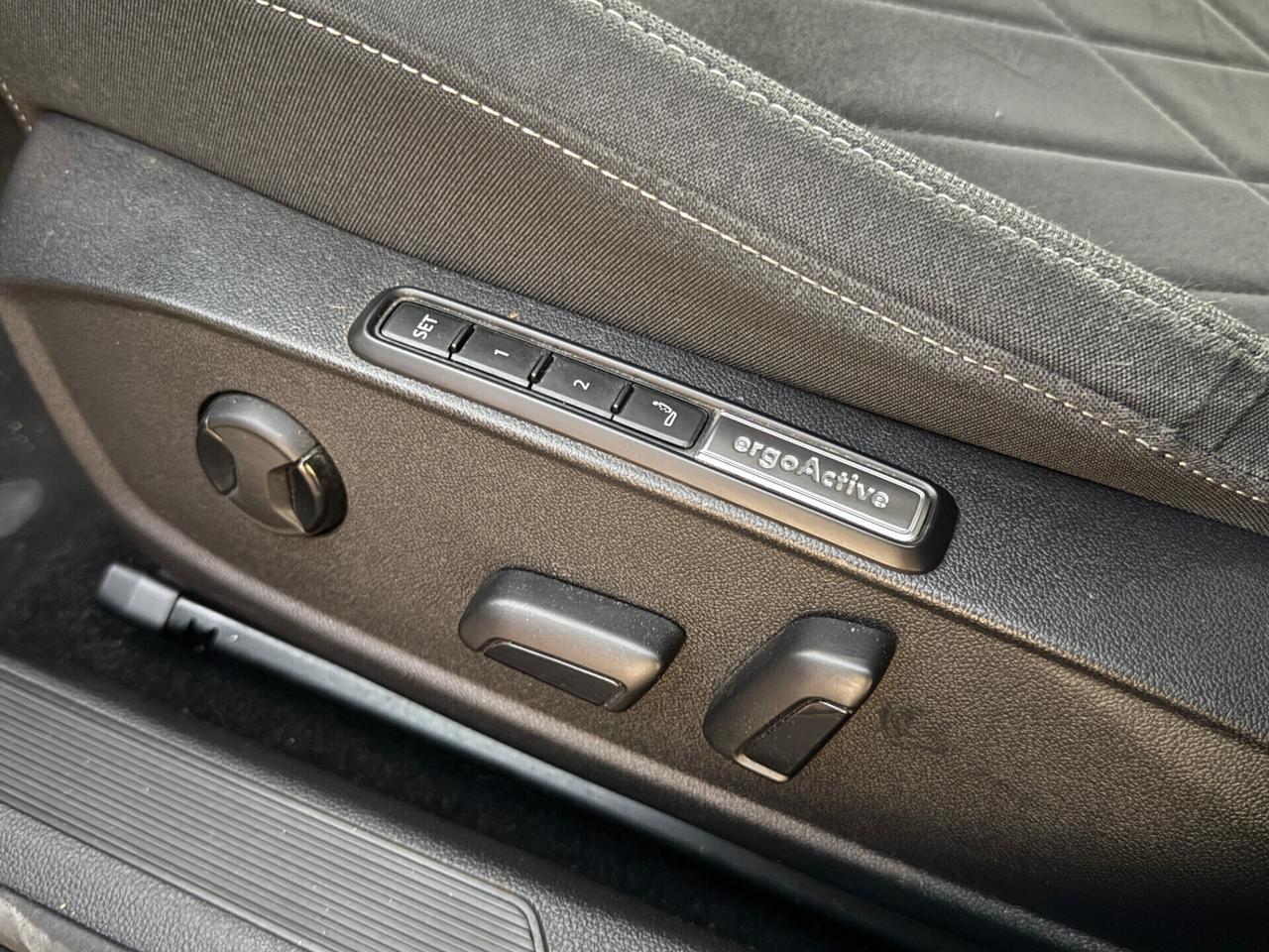 Volkswagen Golf 2.0 TDI DSG|CERCHI 18|RADAR