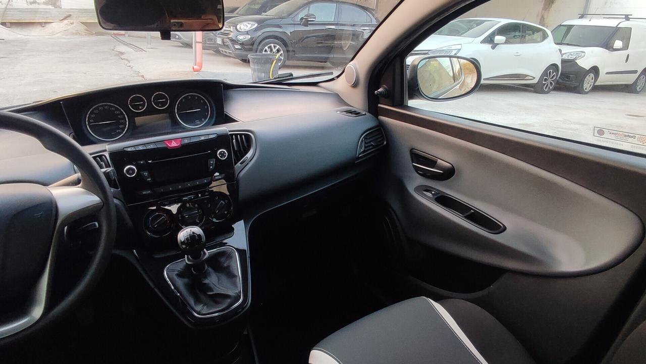 Lancia Ypsilon 1.2 69 CV 5 porte S&S Platinum