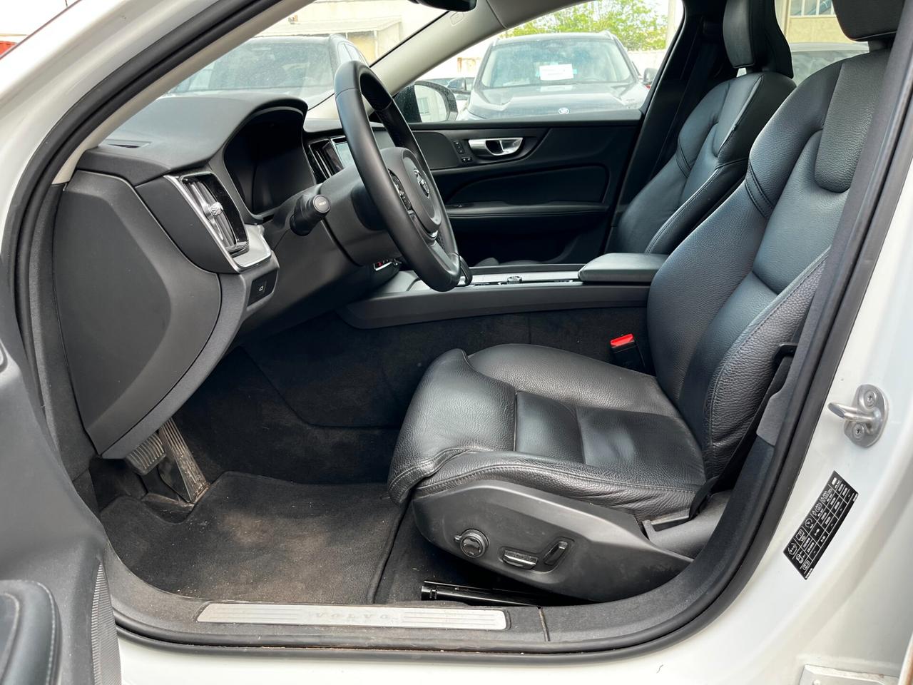 Volvo V60 B4 (d) automatico Plus Dark