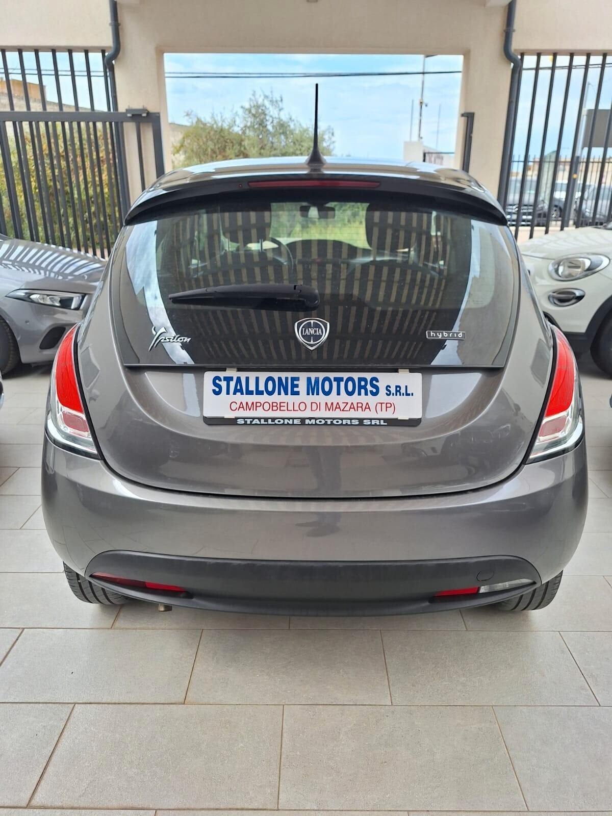 Lancia Ypsilon 1.0 FireFly S&S Hybrid Silver 2023