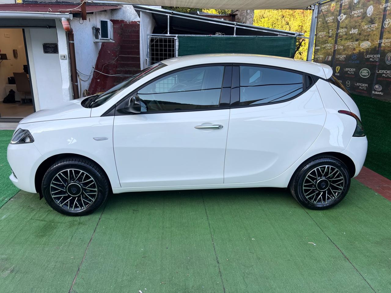 Lancia Ypsilon 1.0 FireFly 5 porte S&S Hybrid Silver