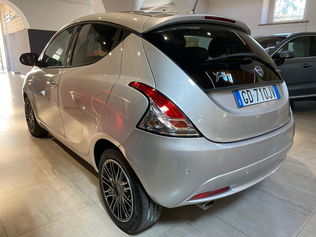 Lancia Ypsilon 1.0 FireFly 5 porte S&S Hybrid Ecochic Gold