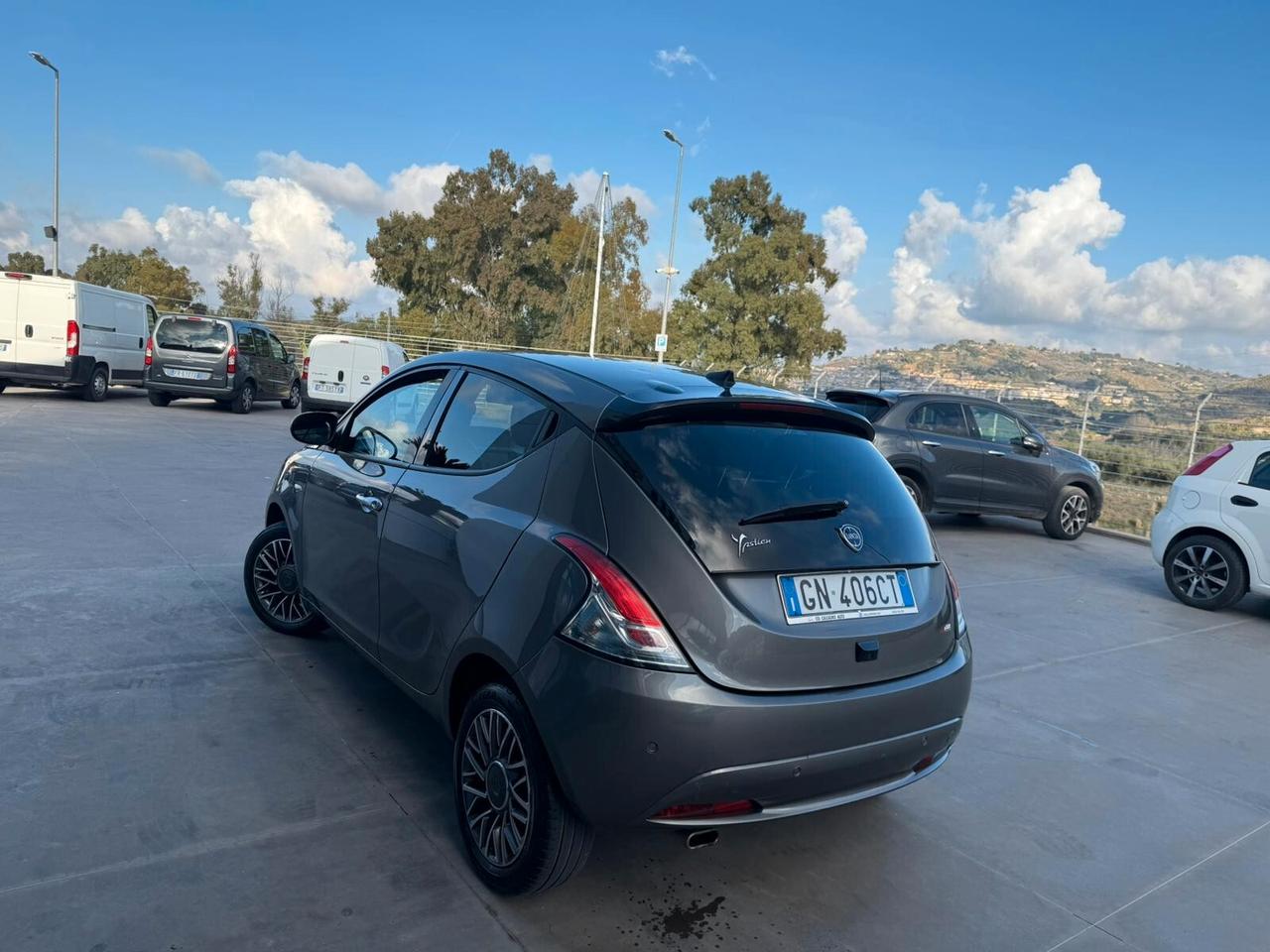 Lancia Ypsilon 1.0 FireFly 5 porte S&S Hybrid Gold Plus
