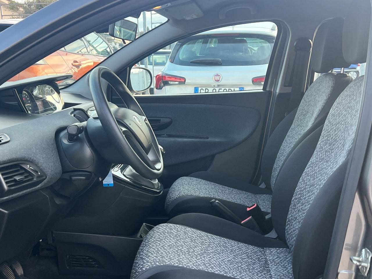 Lancia Ypsilon 1.0 FireFly 5 porte S&S Hybrid IN PROMOZIONE