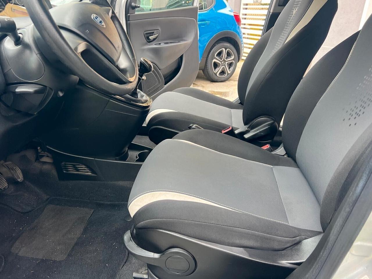 LANCIA YPSILON 1.2 69cv 5p SILVER UNICO PROP.