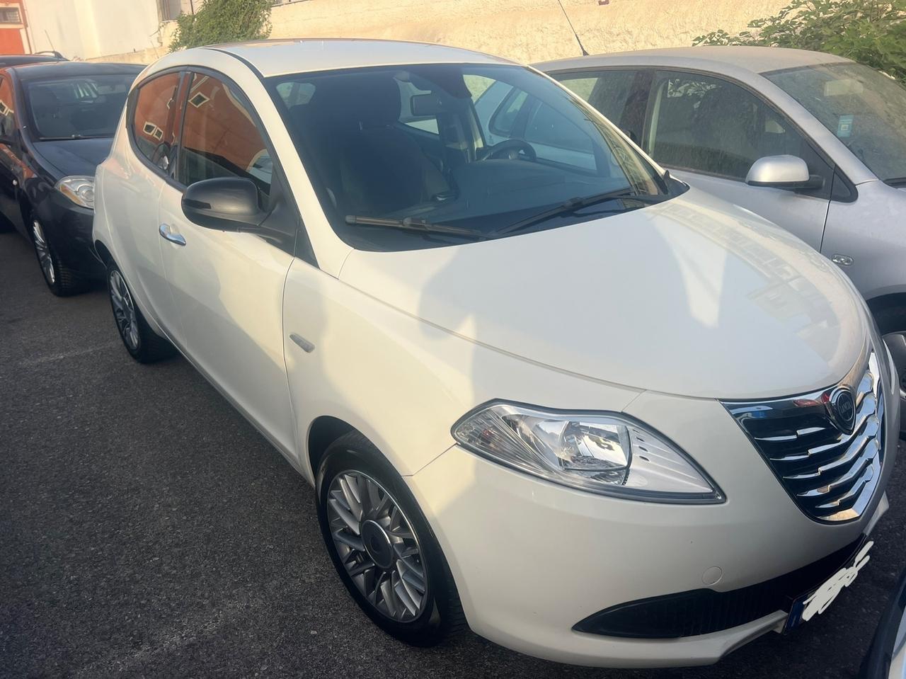 Lancia ypsilon 1.2 benzina GPL anno 2014