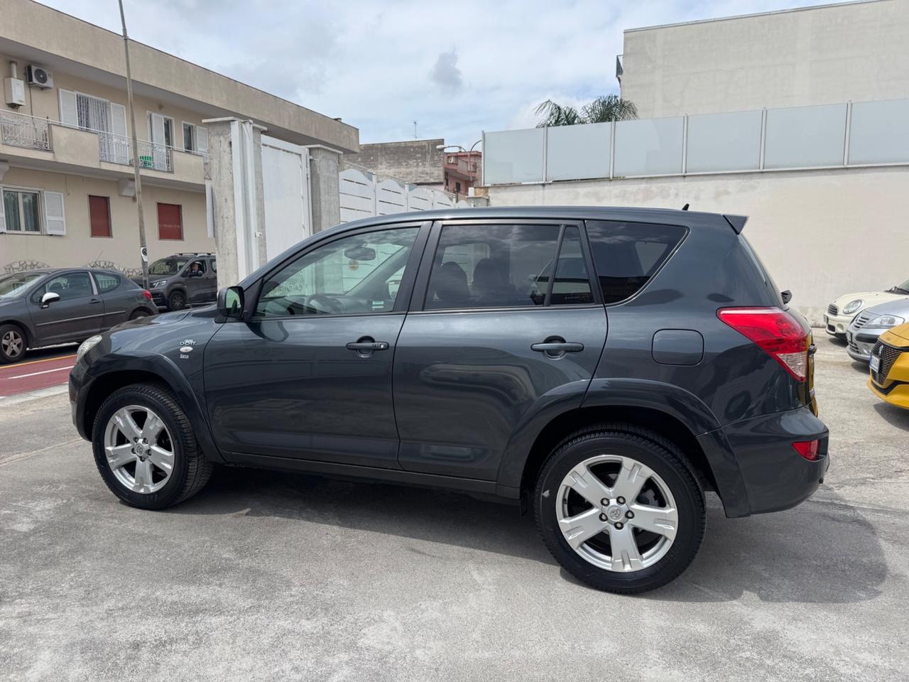 Toyota RAV 4 2.2 DIESEL 177 CV Luxury 2007
