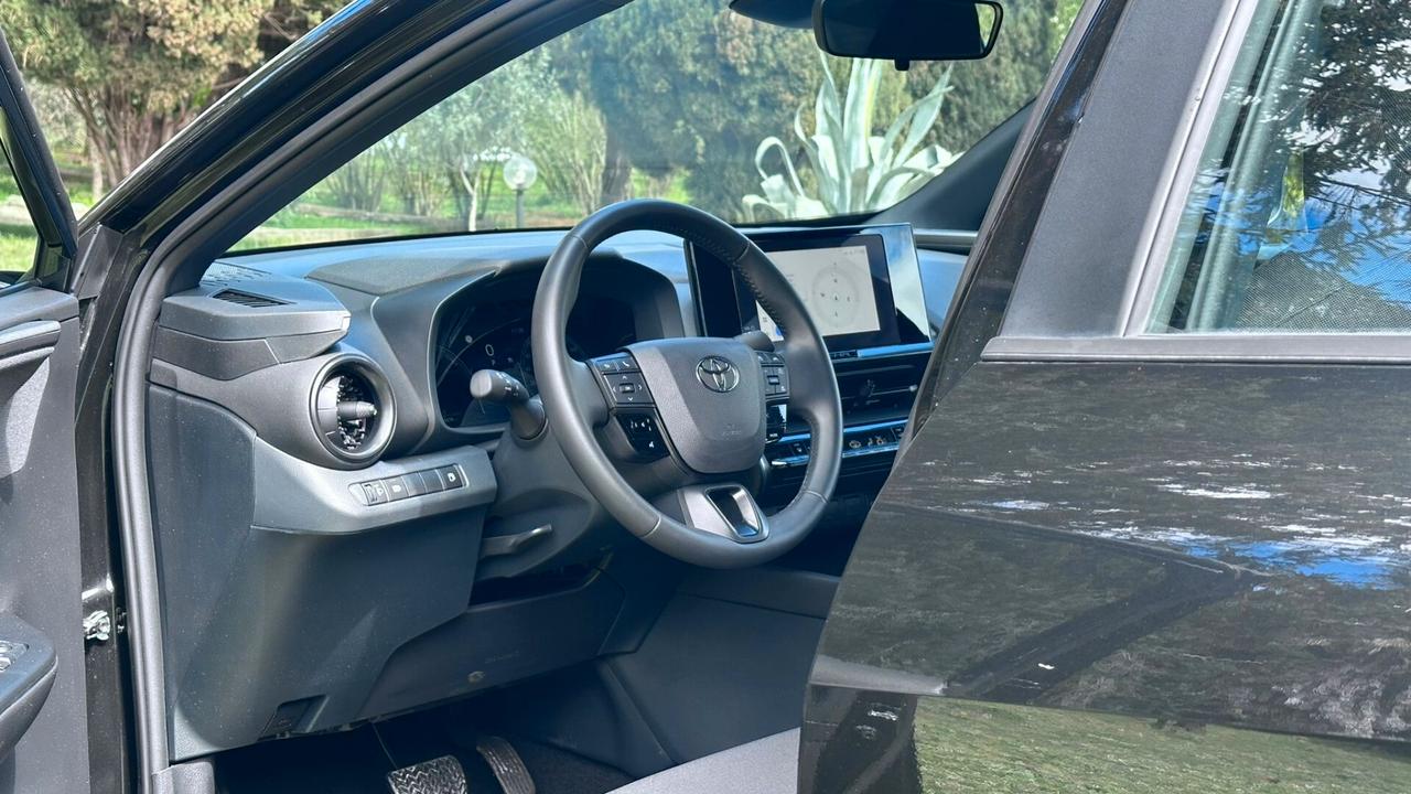 Toyota C-HR 1.8 HV Active 2024 solo 5.500KM PERFETTA leggi testo