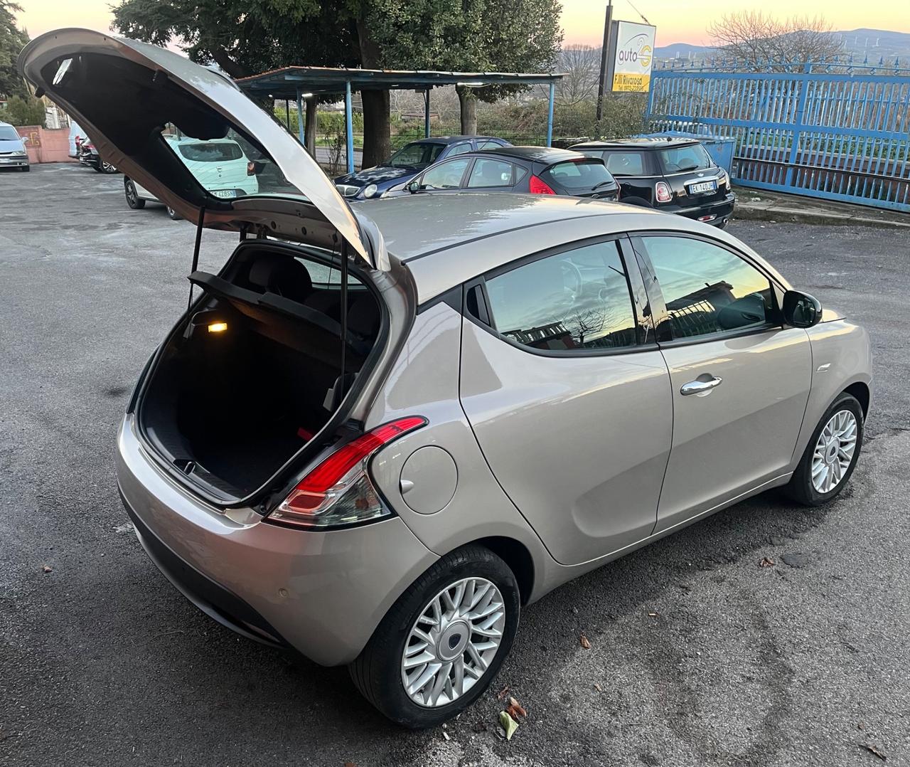 Lancia Ypsilon 1.2 69 CV 5 porte Gold-full-