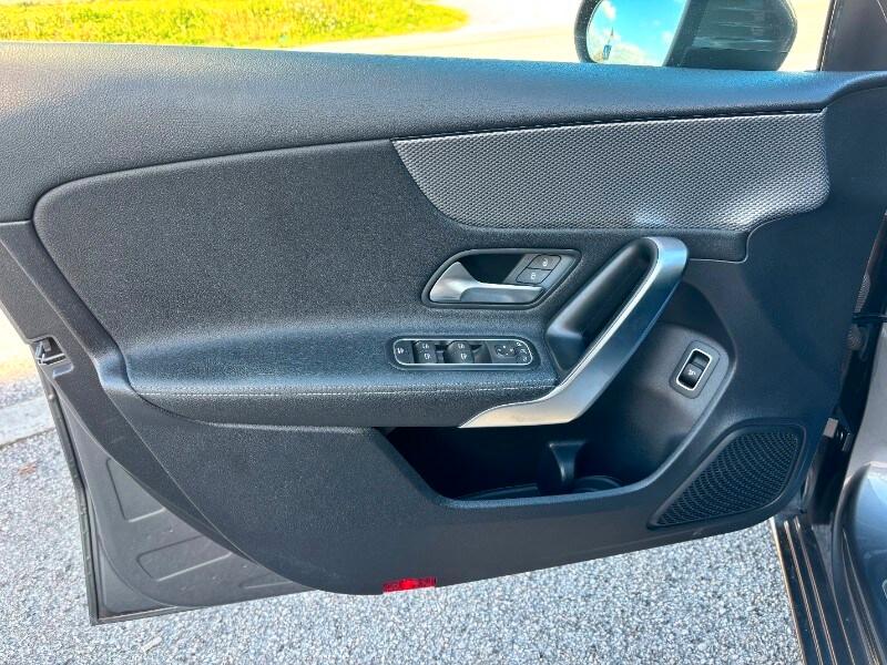 MERCEDES Classe A (V177) A 180 d Automatic ...