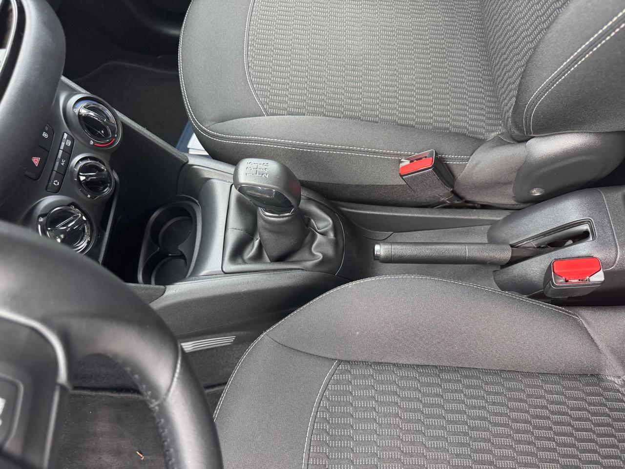 Peugeot 208 PureTech 82 5 porte neopatentati