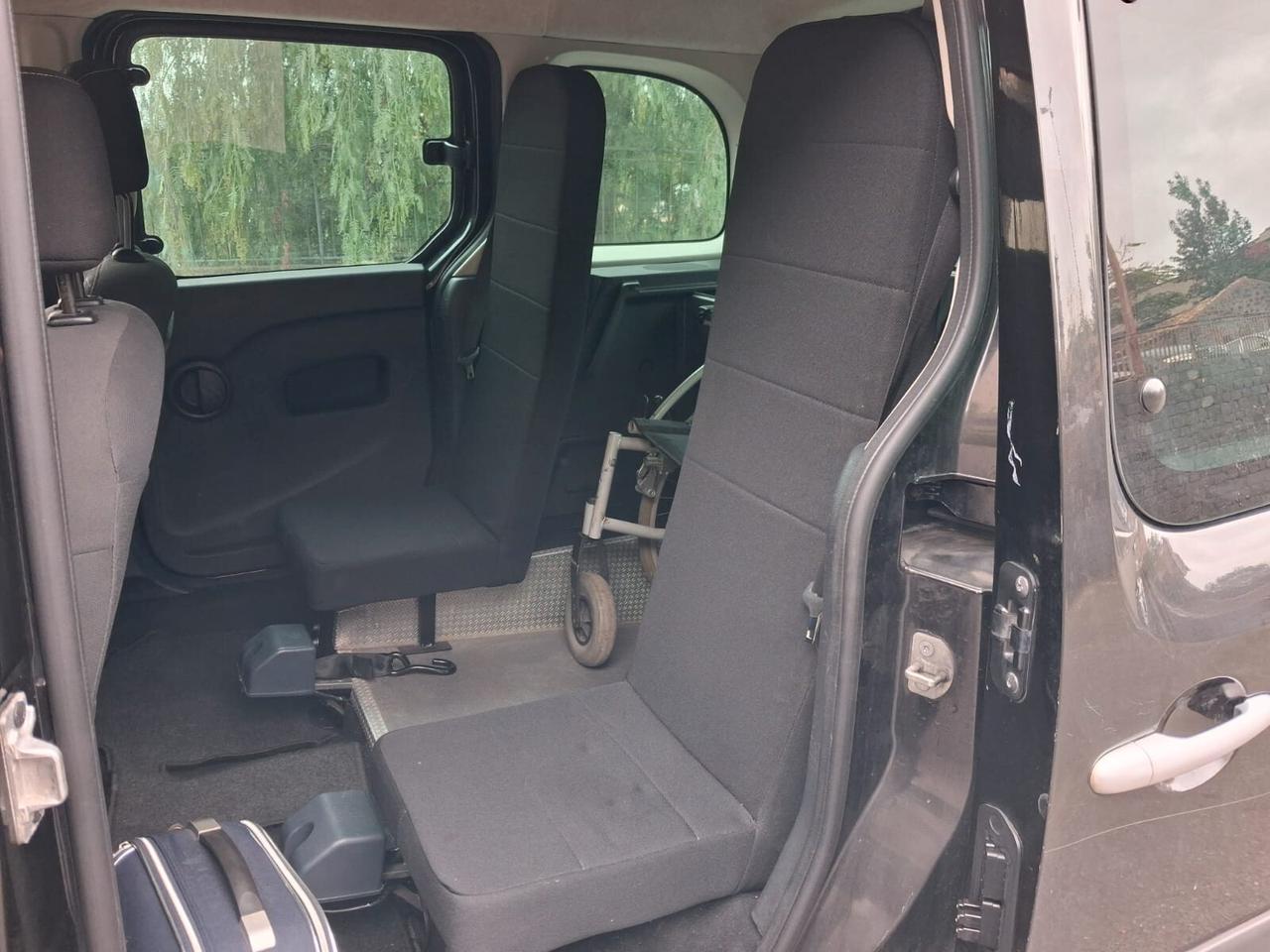 Renault Kangoo Pianale ribassato con rampa disabili in carrozzina