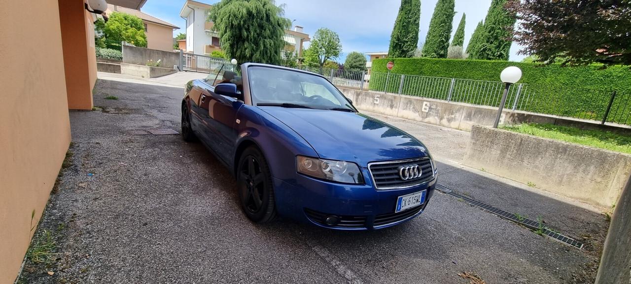 Audi A4 Cabriolet 2.4 V6 30V cat