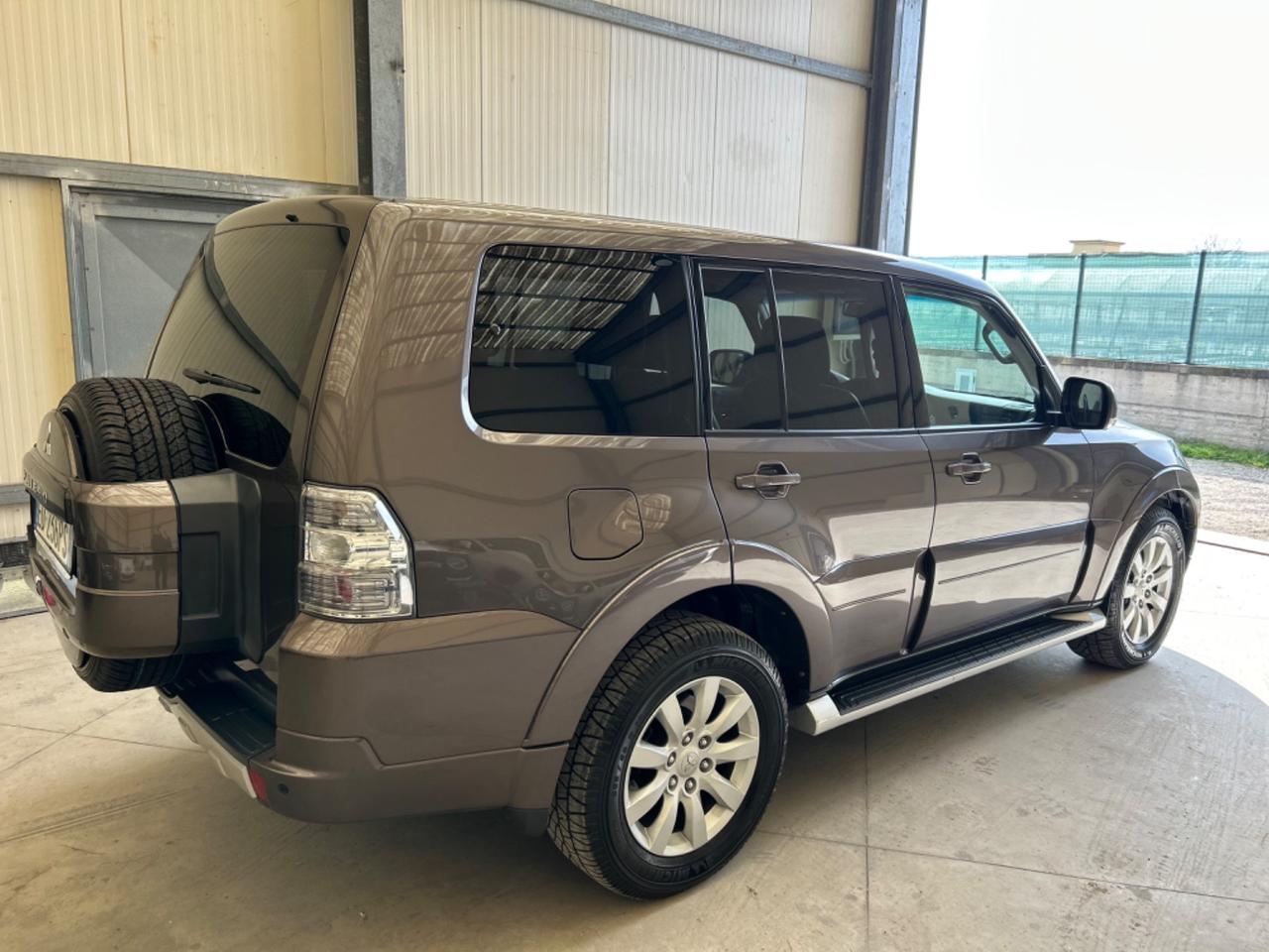 Mitsubishi Pajero 3.2 cr Instyle 200cv 5p auto