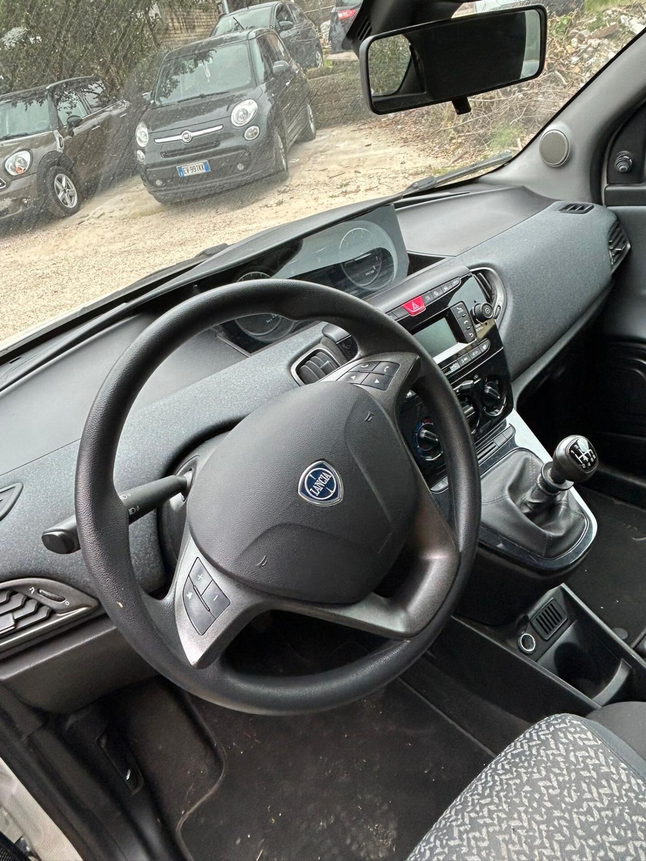 Lancia Ypsilon 1.0 FireFly 5 porte S&S Hybrid Ecochic Silver