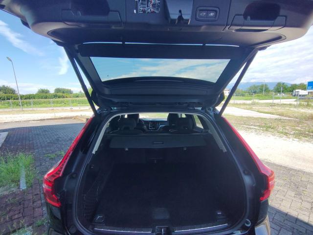Volvo XC60 XC60 2.0D B4 Momentum Pro AWD Auto. IVA deducibile
