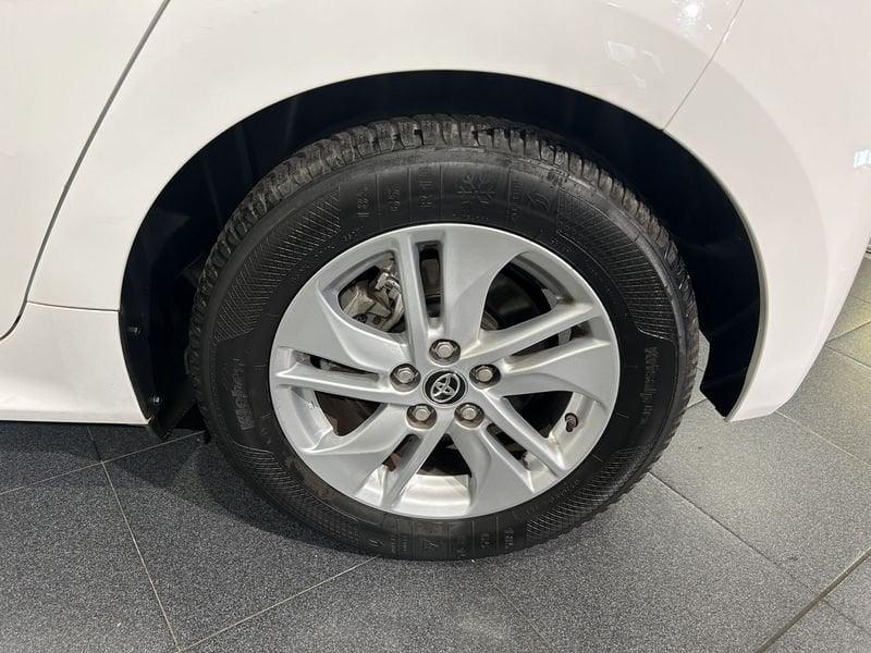 Toyota Yaris 1.5 Hybrid 5 porte Active + CERCHI IN LEGA AREA C FREE