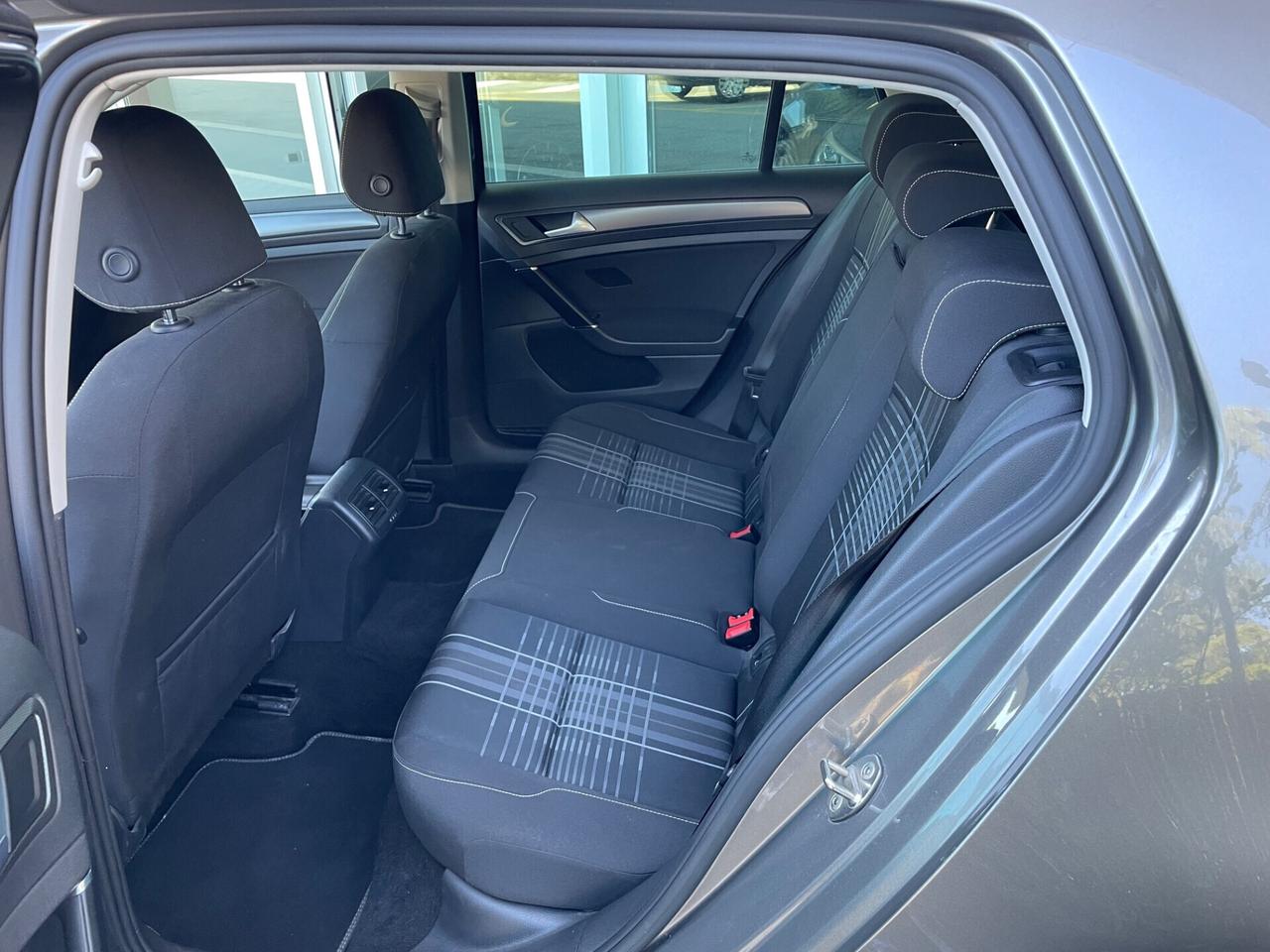 VOLKSWAGEN GOLF 1.6 TDI 110 CV DSG 5P LOUNGE