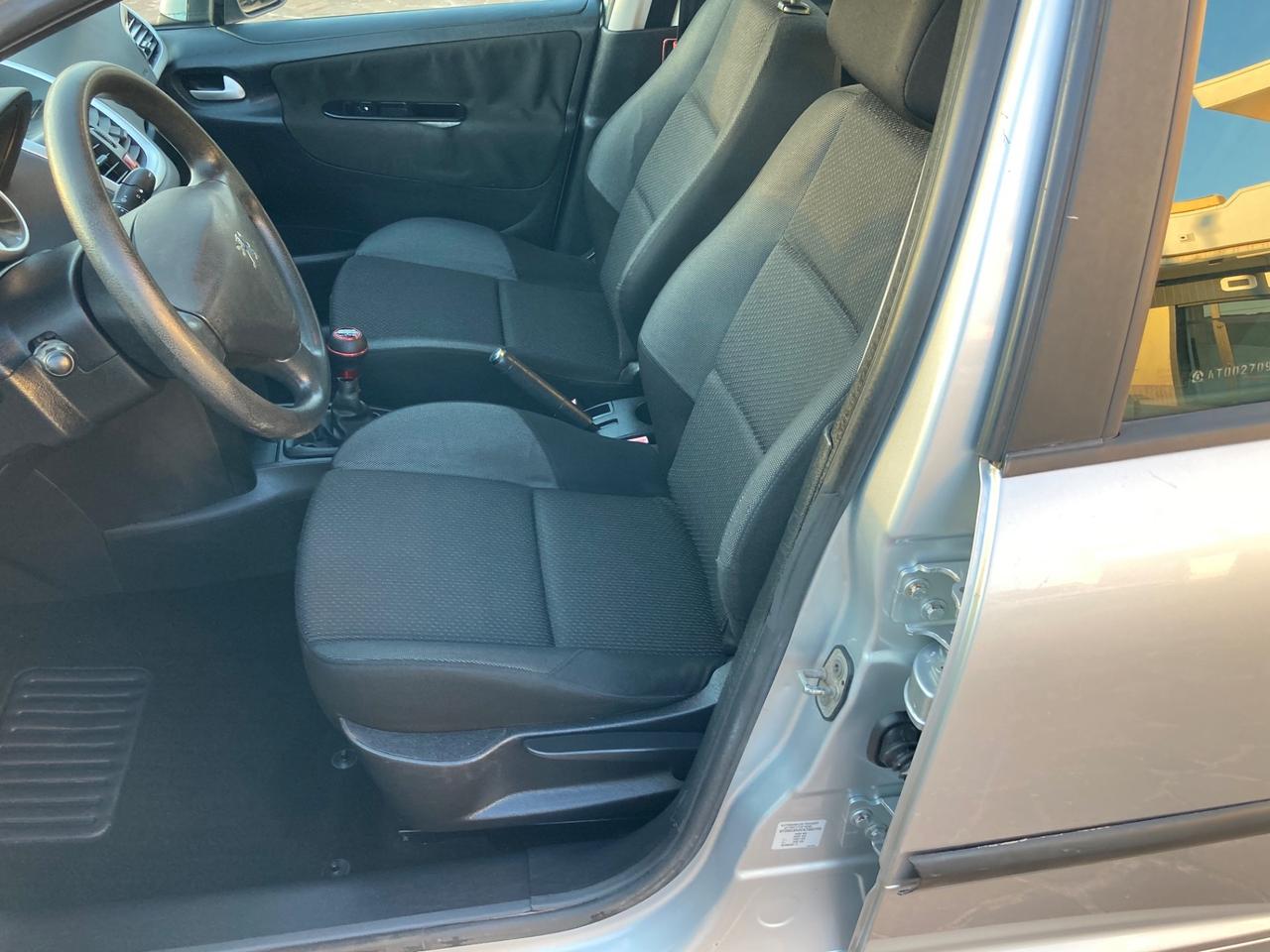 Peugeot 207 1.4 HDi 70CV 5p.