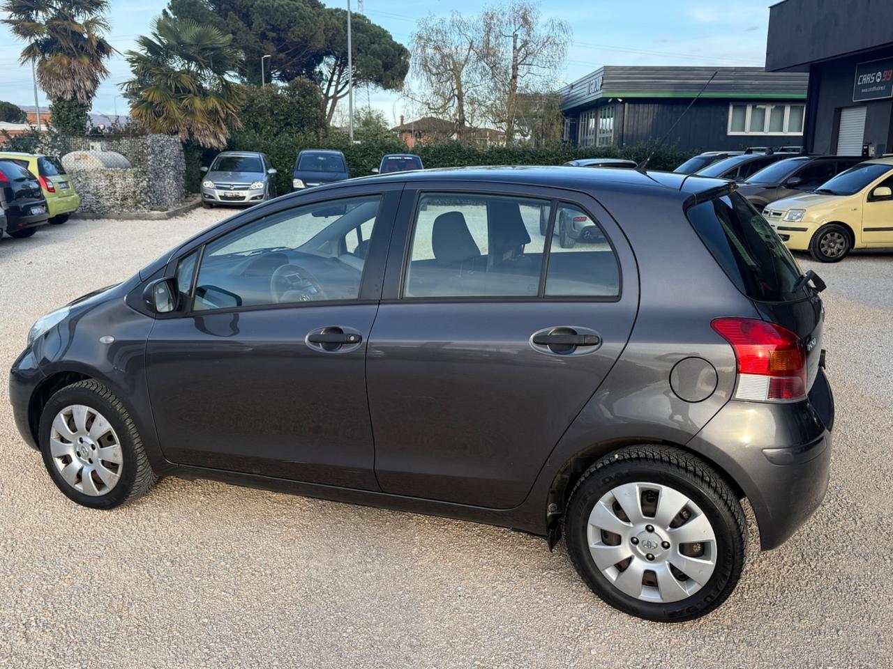 Toyota Yaris 1.0 5 porte Luxury pack