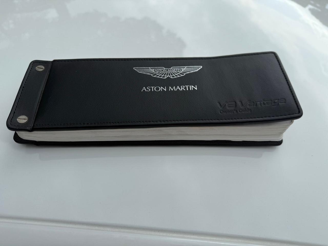 Aston Martin V8 Vantage , prima vernice book, MANUALE