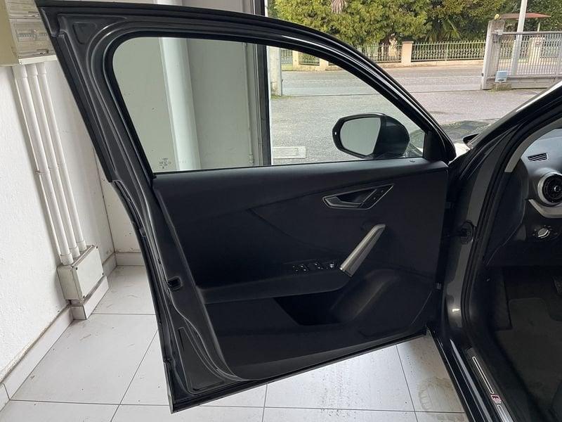 Audi Q2 Q2 35 TFSI S tronic Identity Black