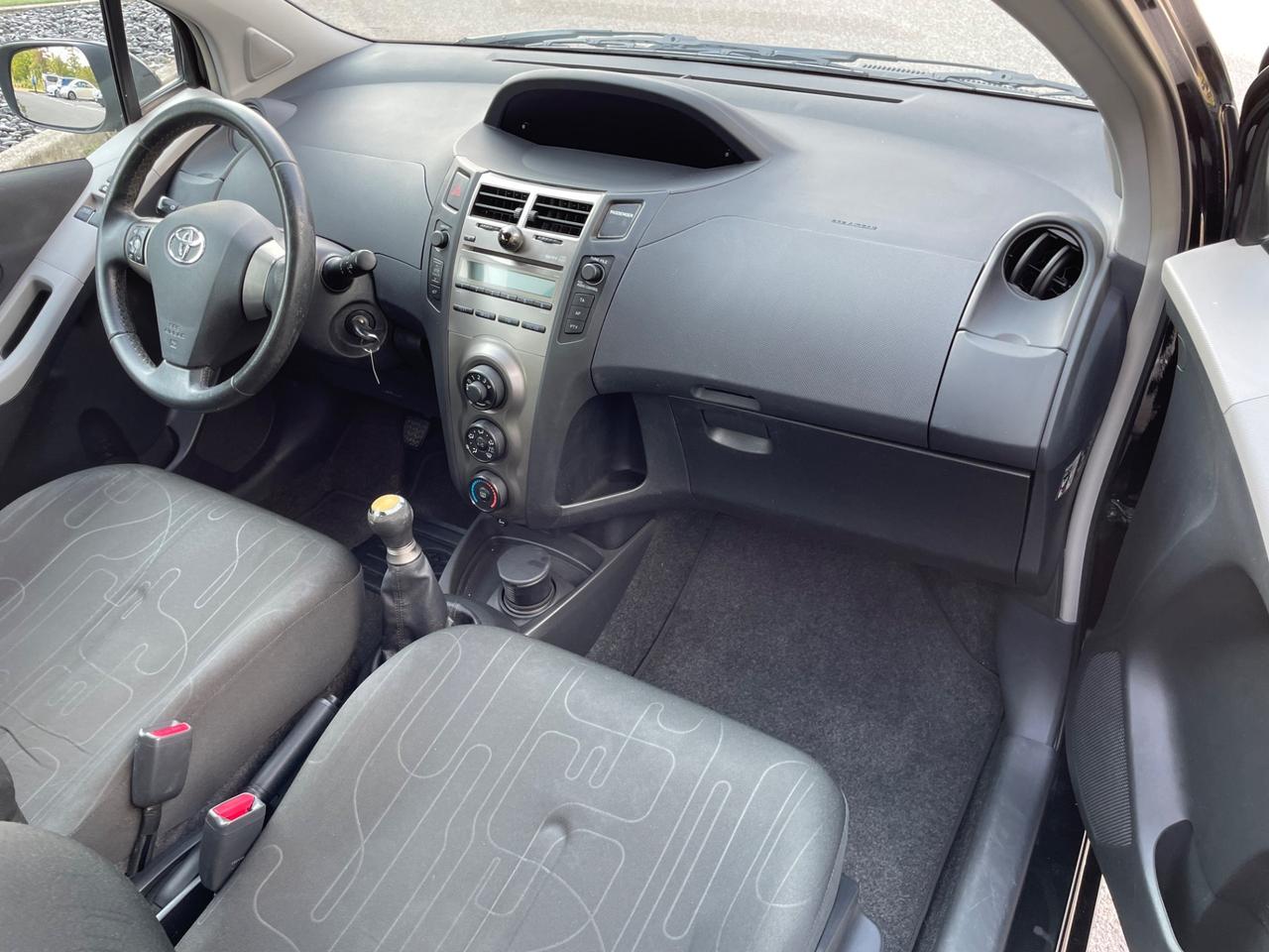 Toyota Yaris 1.0 3 porte Luxury pack