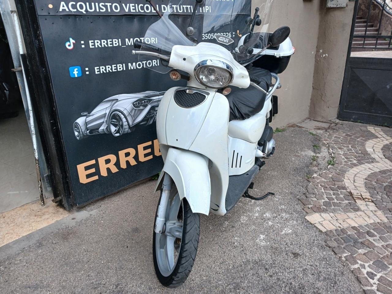 Aprilia Scarabeo 100.