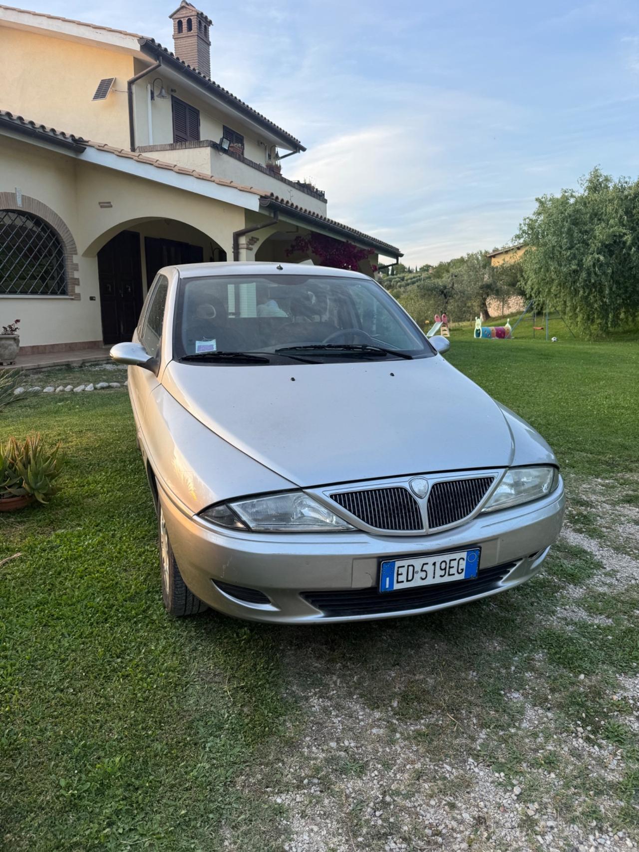 Lancia Ypsilon 1.2 16V Platino