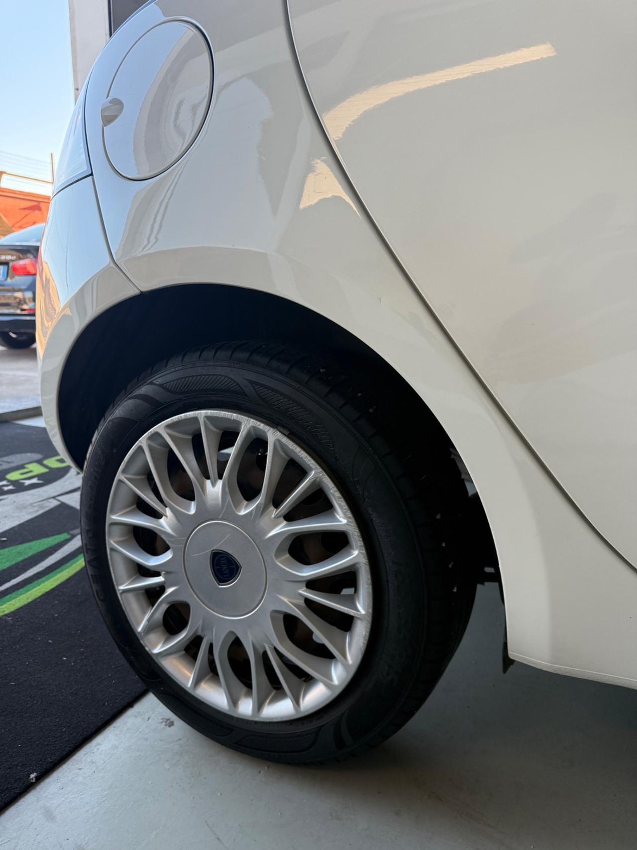 Lancia Ypsilon 1.2 69 CV 5 porte Platinum