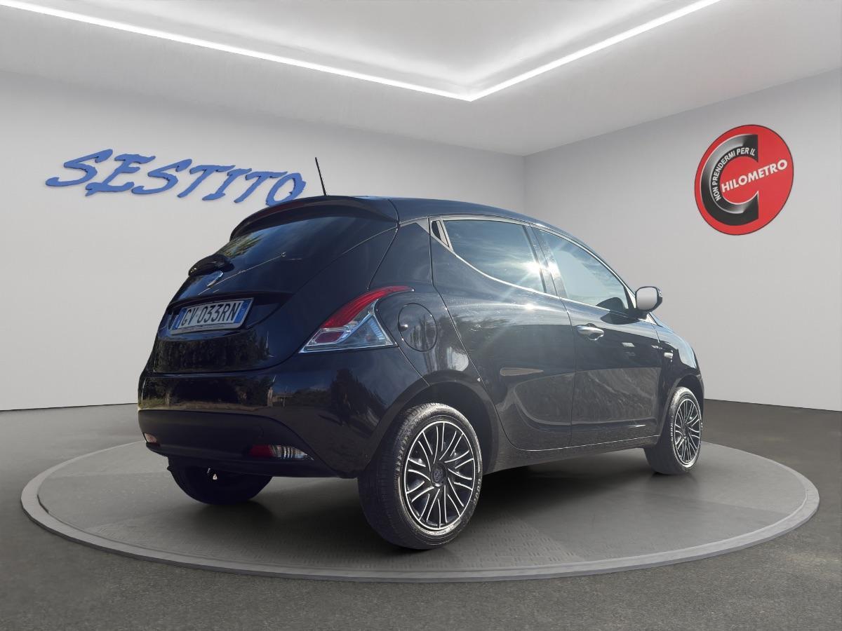 LANCIA - Ypsilon 1.0 firefly hybrid Gold s&s 70cv 5p.ti