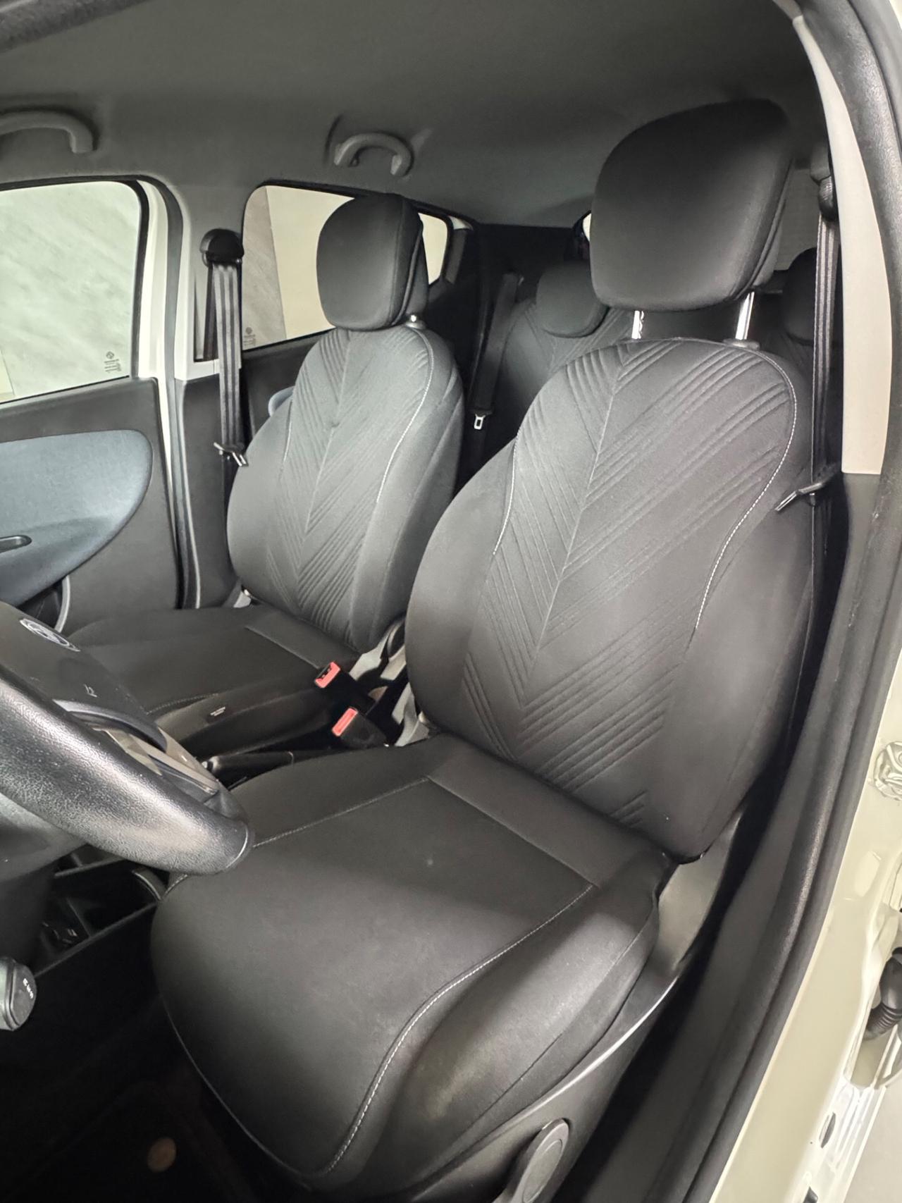 Lancia Ypsilon 1.0 FireFly 5 porte S&S Hybrid Alberta Ferretti