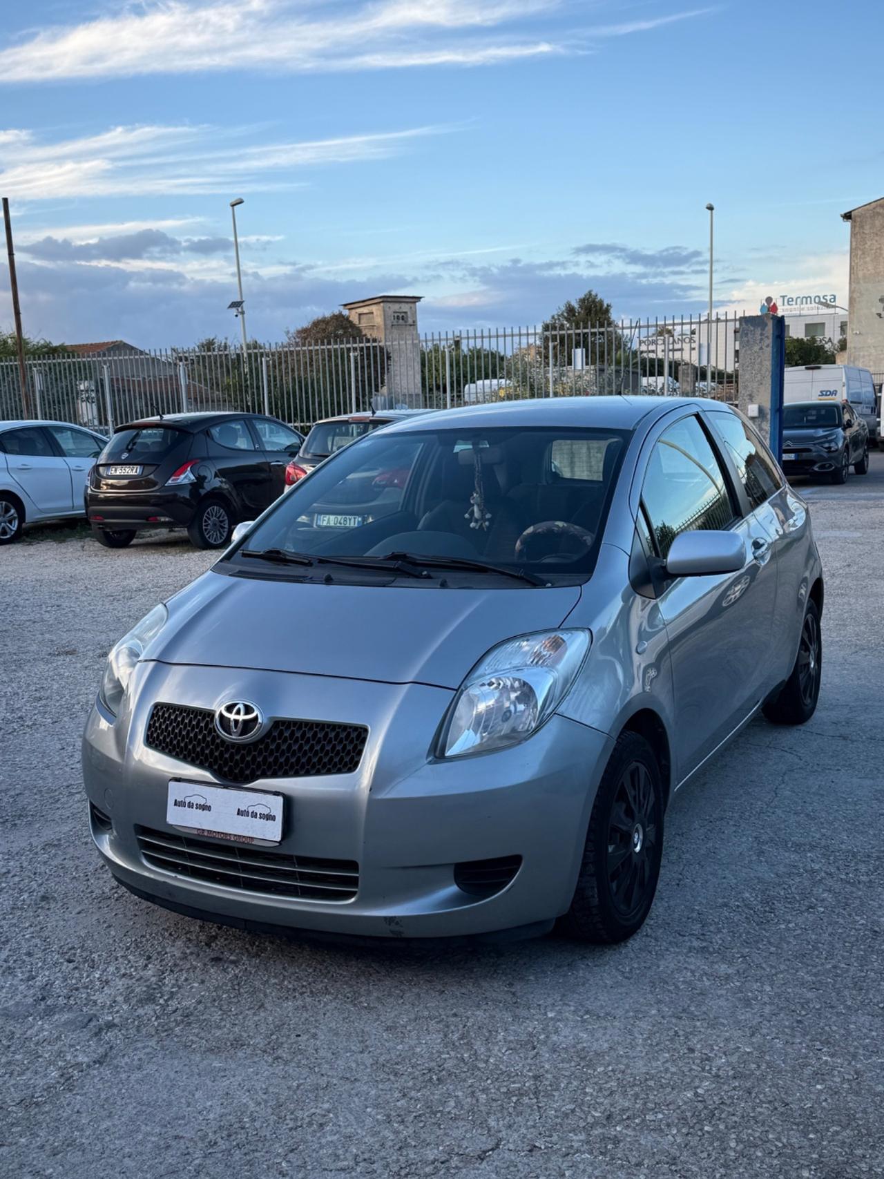Toyota Yaris 1.0 3 porte