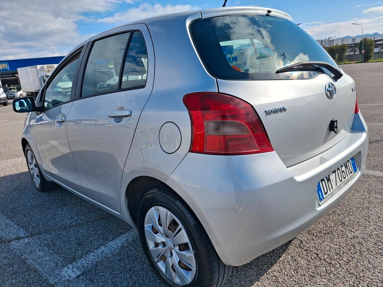 Toyota Yaris 1.3 Benzina-5 Porte-OK NEOPATENTATI.