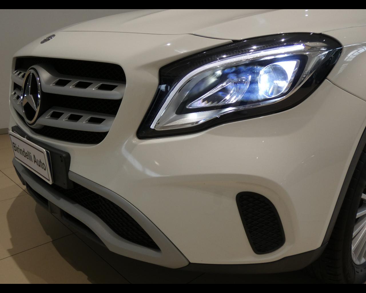 Mercedes-Benz GLA (X156) - GLA 200 d Automatic Business