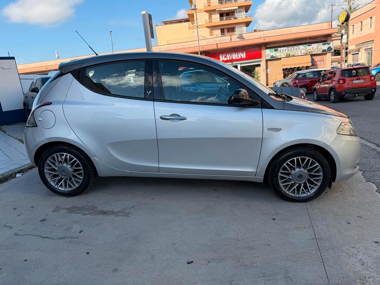 Lancia Ypsilon 0.9 TwinAir 85 CV 5 porte S&S Platinum