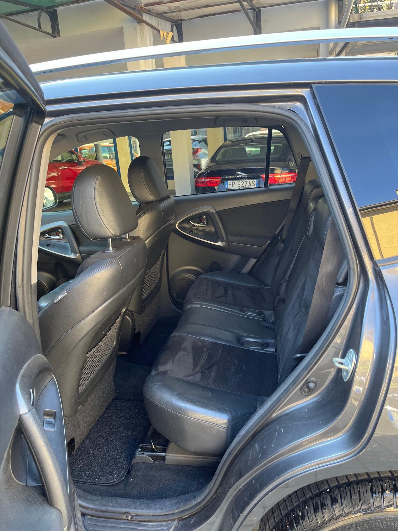 TOYOTA RAV 4 2.2 D-4D LOUNGE - 4X4