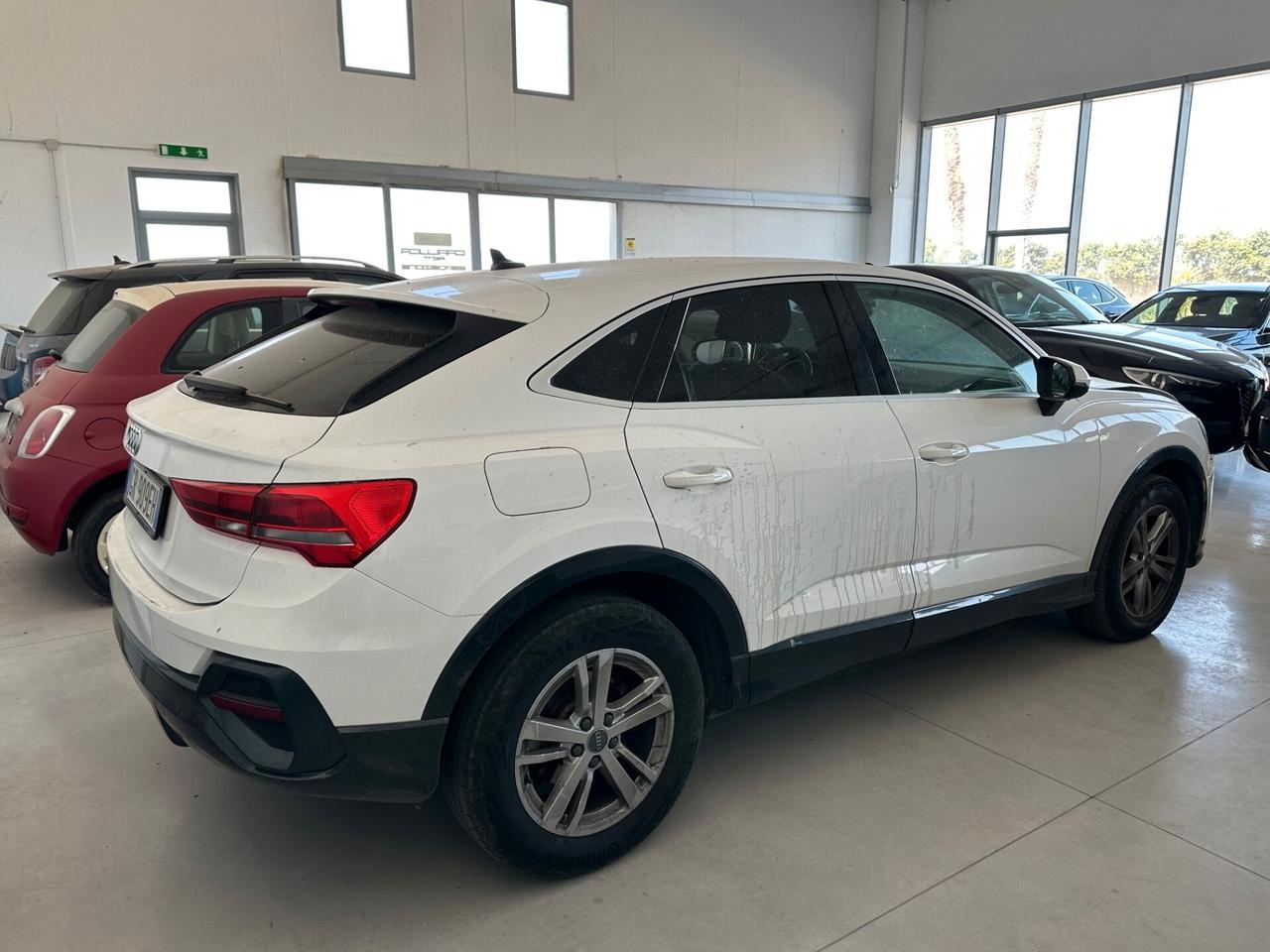 Audi Q3 spb 35 2.0 tdi danni al radiatore e alla traversa