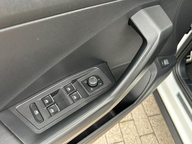 VOLKSWAGEN T-Roc 1.5 TSI ACT DSG R Line Sedili sport