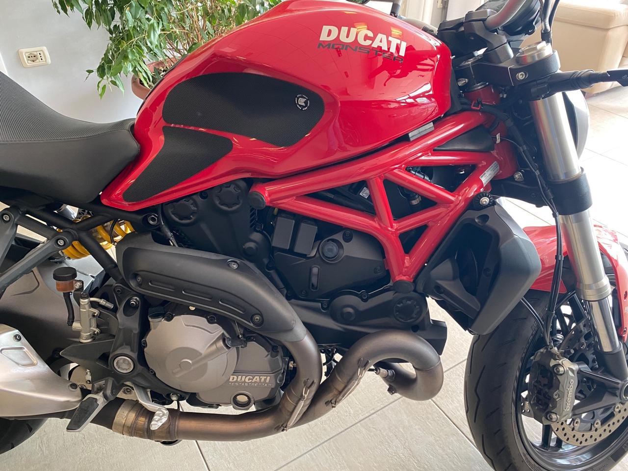 DUCATI MONSTER 821 ABS