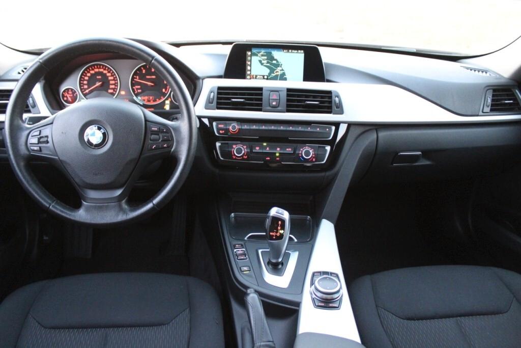 BMW 318d Touring Aut. *RETROCAMERA *FULL LED
