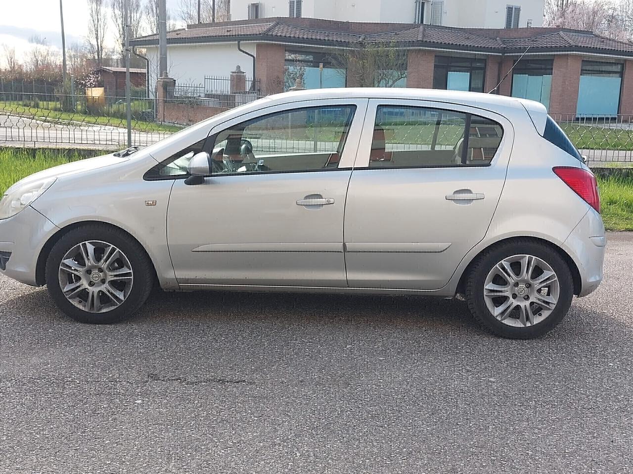 Opel Corsa 1.2 5 porte Easytronic Cosmo