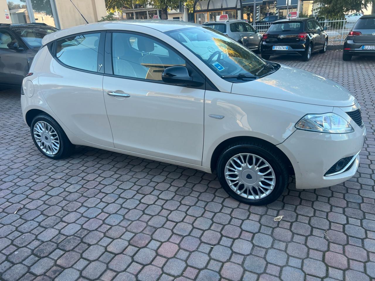 Lancia Ypsilon 1.2 69 CV 5 porte Gold