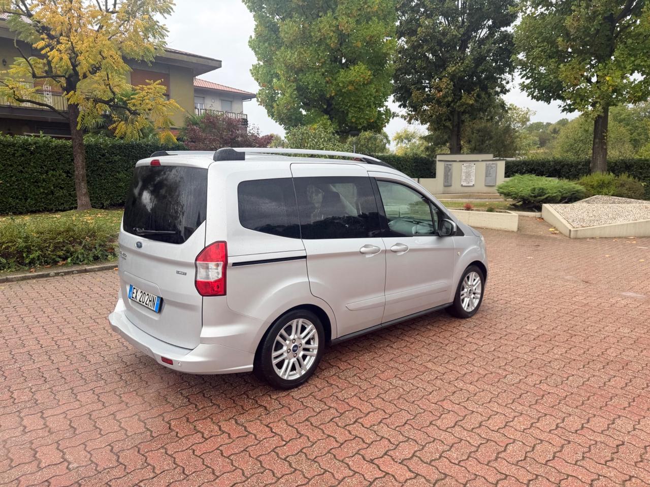 Ford Tourneo Courier 1.0 EcoBoost 100 CV Titanium