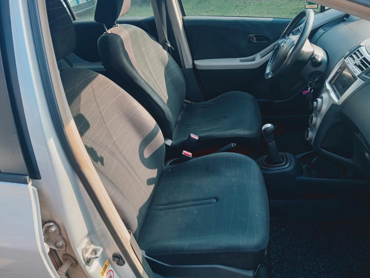 Toyota Yaris 1.0 5 porte Sol